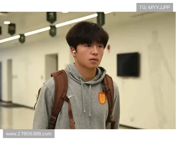 赵震：李镇全情绪挑逗米特里策表现冷静